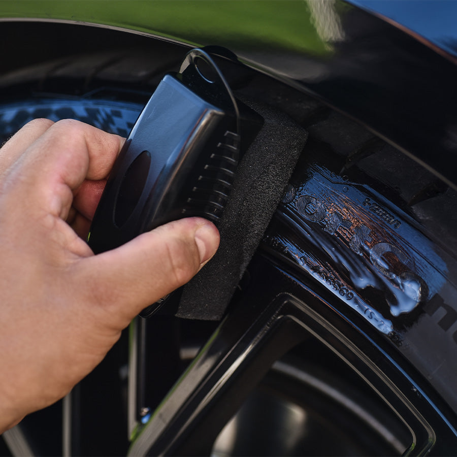 Autoreifen Glanz Gel in der Anwendung