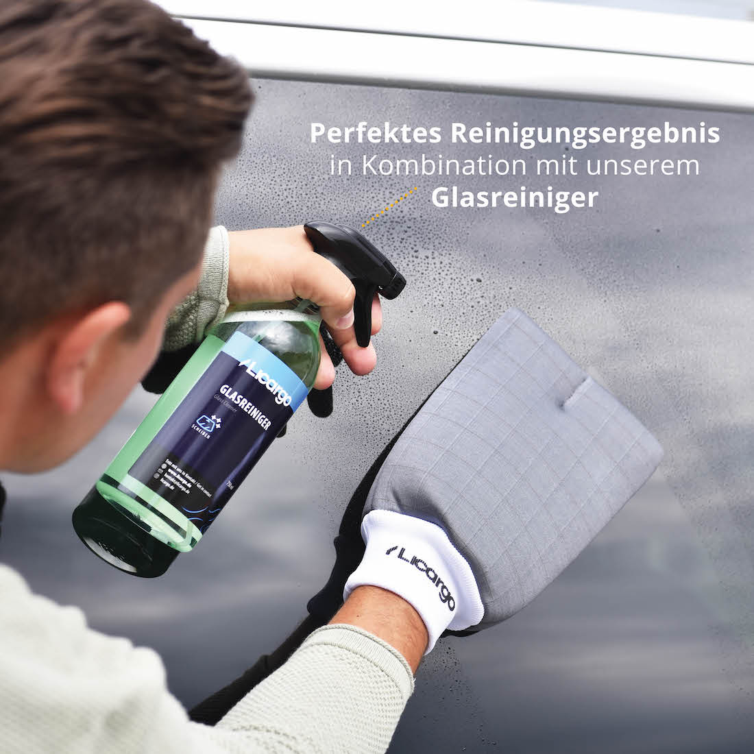 Glasklare Autoscheiben=>Mit unserem Scheibenhandschuh mit eingewobenen Carbonfasern wird die Reinigung zum Vergnügen. Entdecke die Vielseitigkeit dieses praktischen Helfers.
