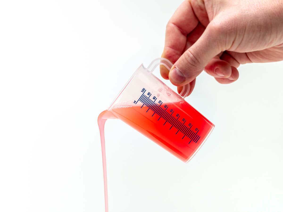 Autoshampoo in Messbecher