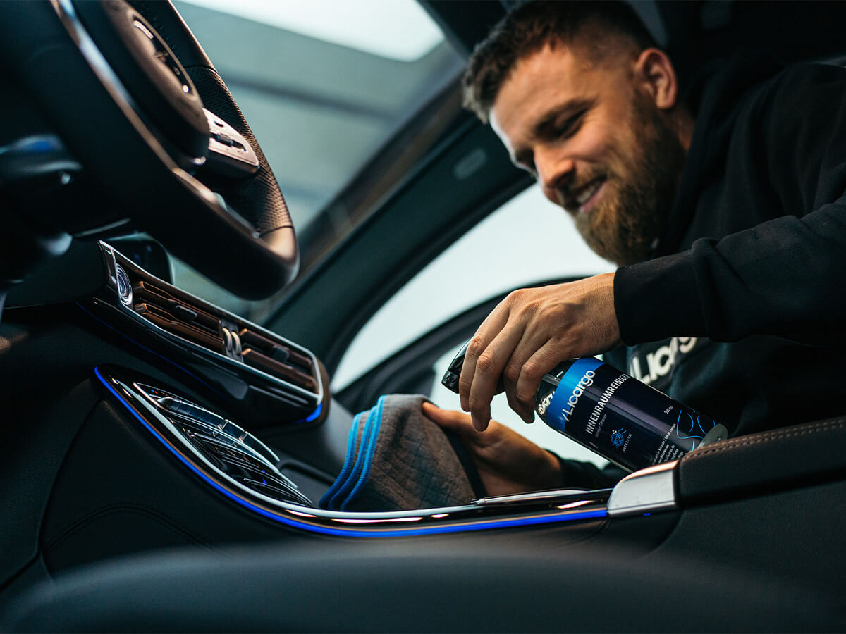 Innenraum Set "Mini" bei der Anwendung im Fahrzeug Innenraum
