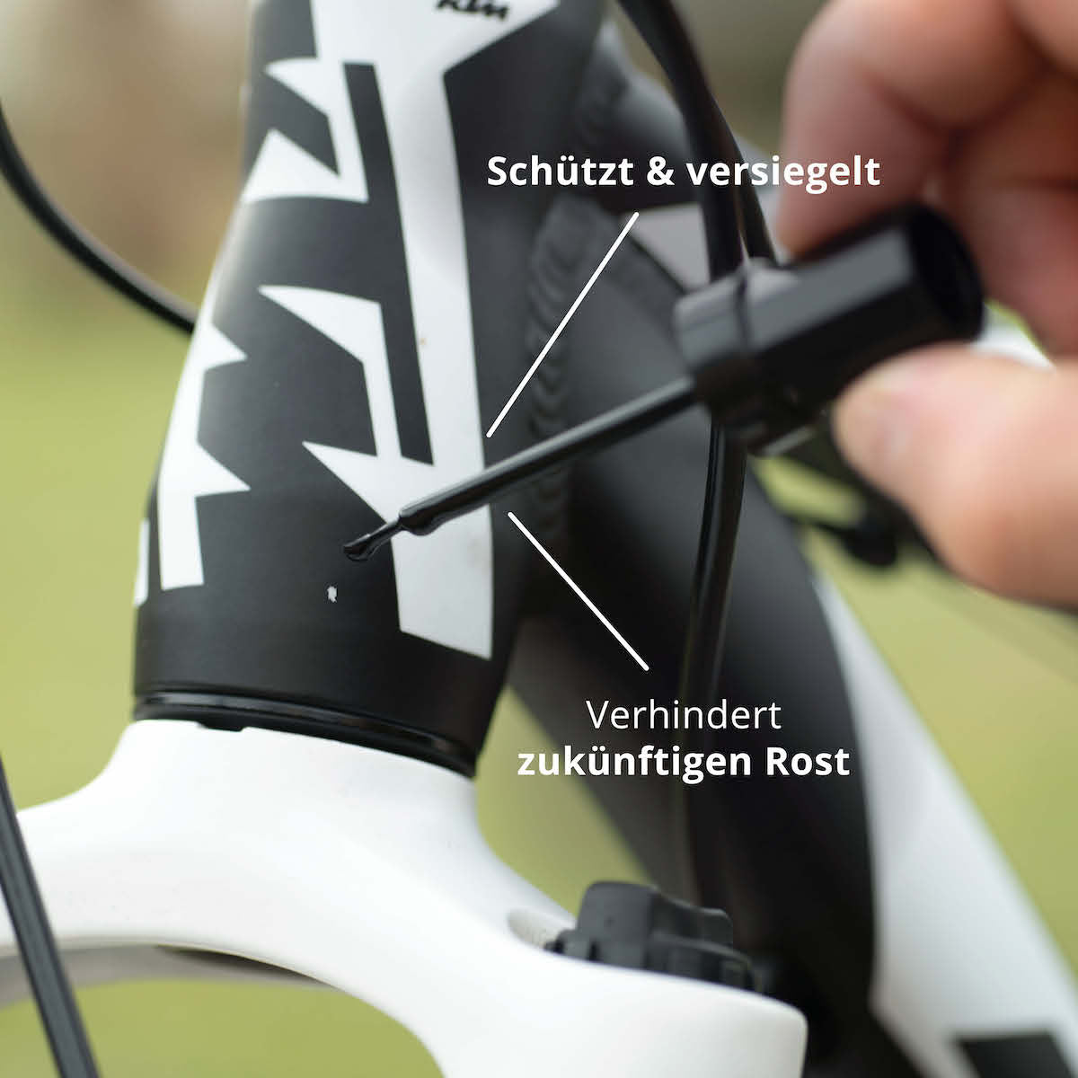 Vielseitige Anwendung=>Unser Lackstift eignet sich nicht nur für Fahrzeuge, sondern auch für Alufelgen, Rahmen, Metall und Kunststoff. Er kaschiert Kratzer und versiegelt sie gleichzeitig, um zukünftige Rostbildung zu verhindern.