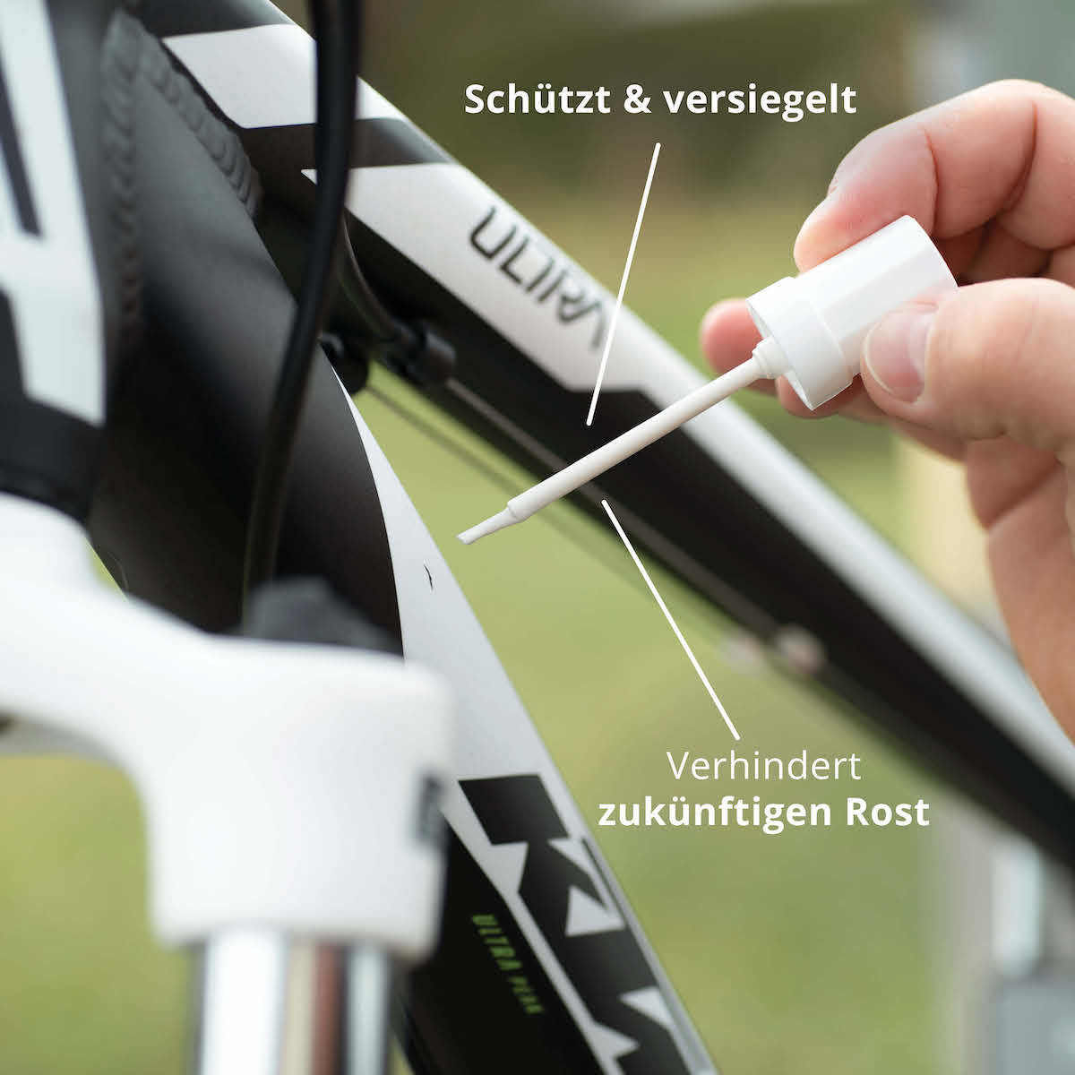 Vielseitige Anwendung=>Unser Lackstift eignet sich nicht nur für Fahrzeuge, sondern auch für Alufelgen, Rahmen, Metall und Kunststoff. Er kaschiert Kratzer und versiegelt sie gleichzeitig, um zukünftige Rostbildung zu verhindern.