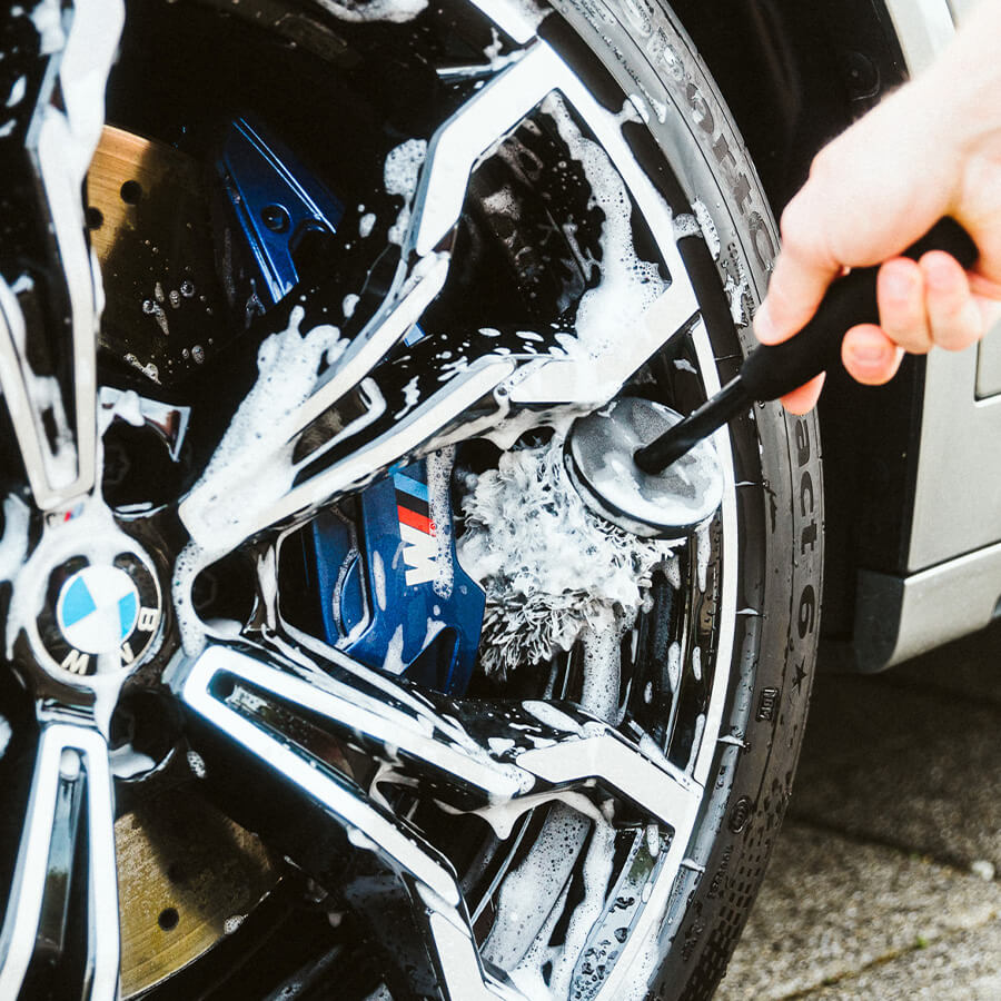 Felgenbürste Reinigt BMW Alufelge