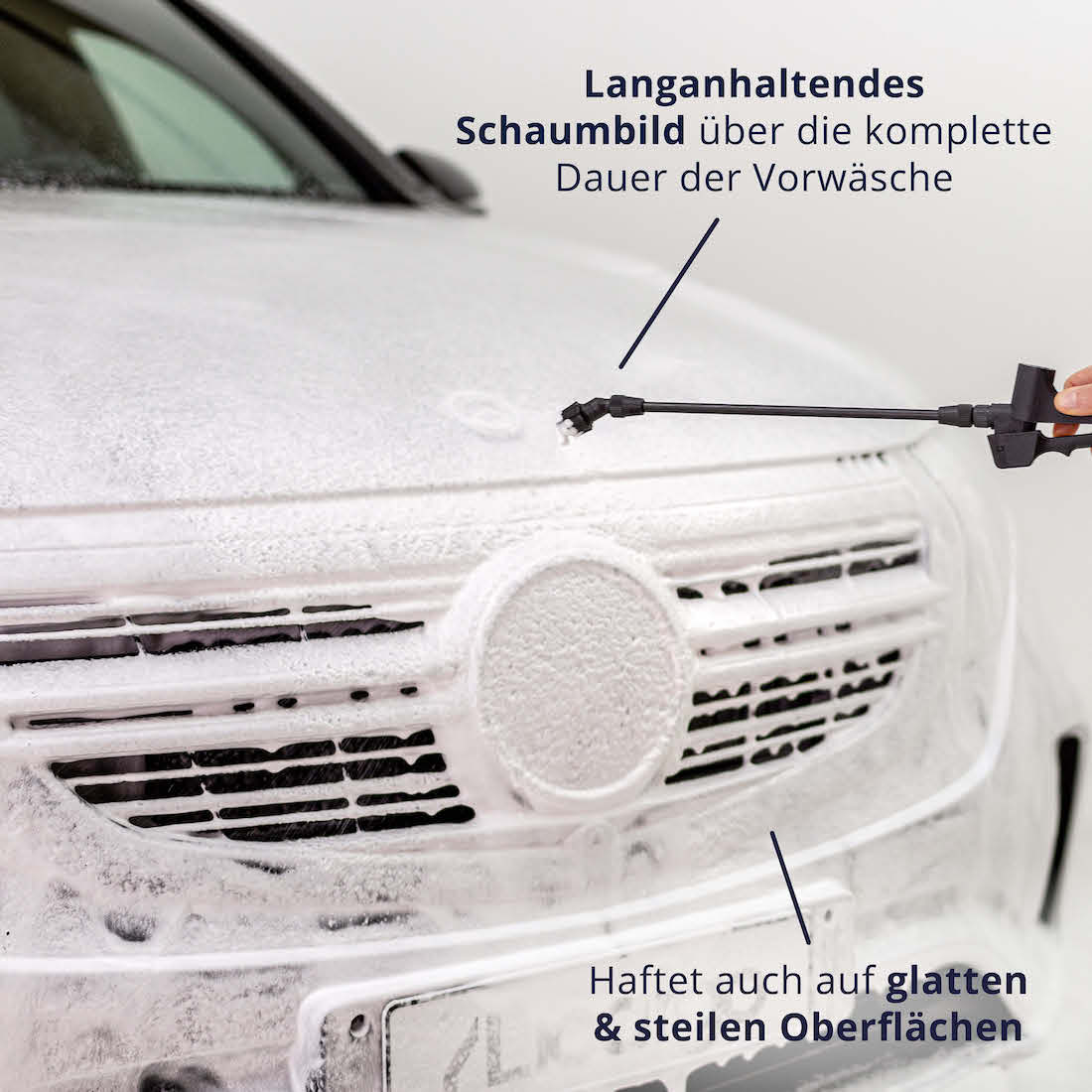 Dichtes Schaumbild=>Der Reinigungsschaum haftet optimal auch an steilen Oberflächen und erzeugen ein langanhaltendes Schaumbild.