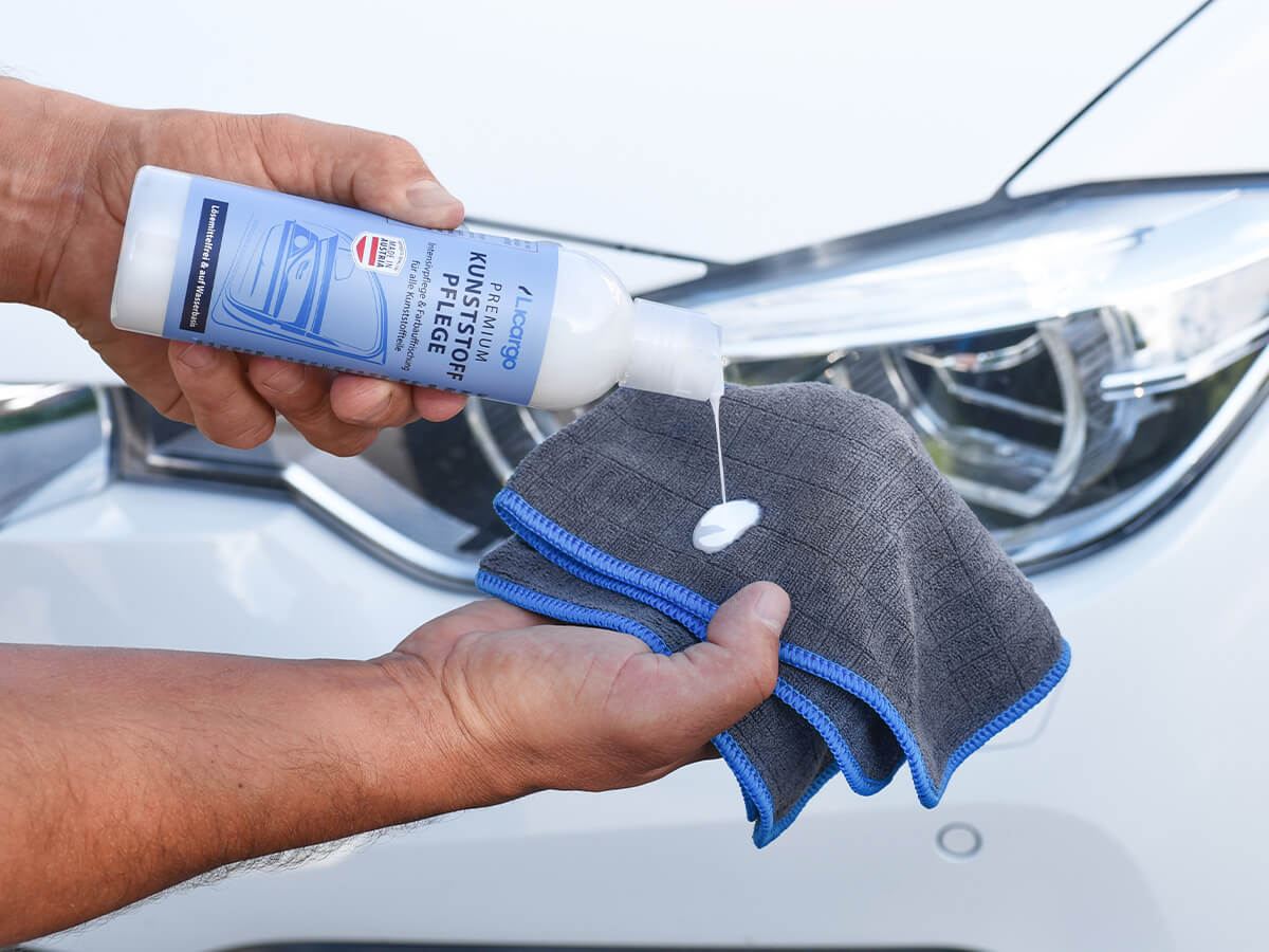 Auto Kunststoffpflege in der Anwendung